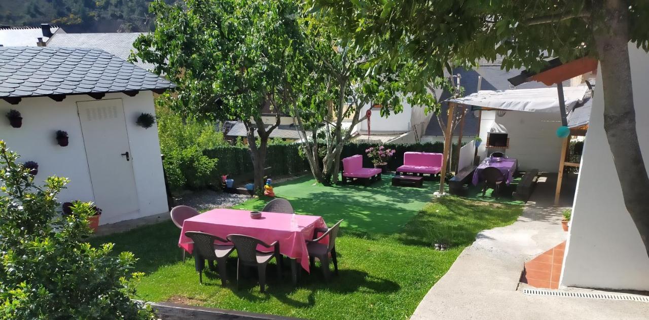 Albergue El Castillo บียาฟรันกา เดล เบียร์โซ ภายนอก รูปภาพ